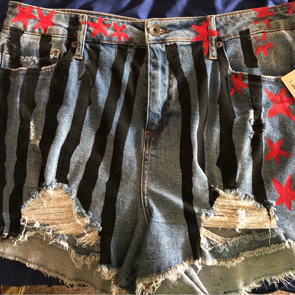 NWT DC Comics Harley Quinn Birds of Prey Hot Topic Her Universe Shorts
